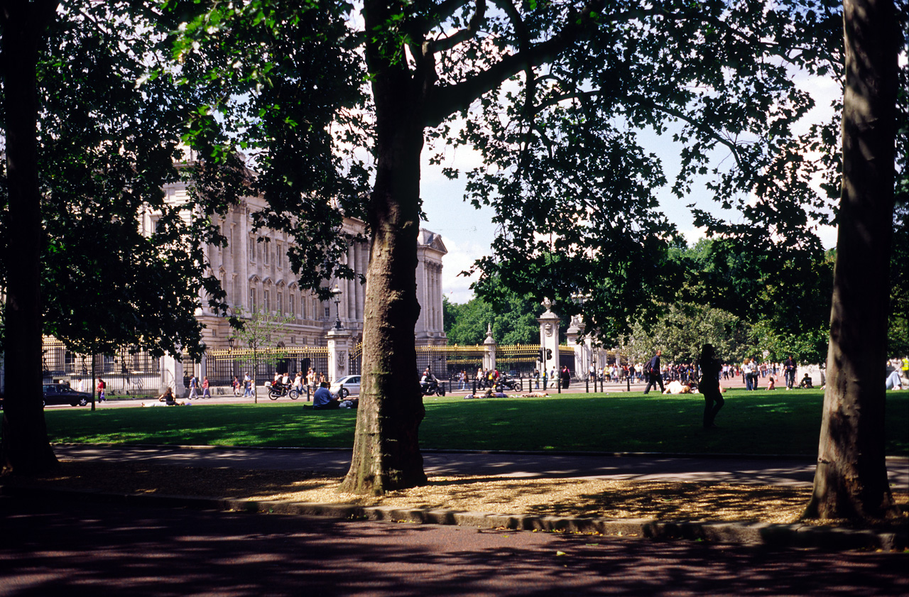 05-08-03, 009, Buckingham Palace from Birdcage Walk, London, UK