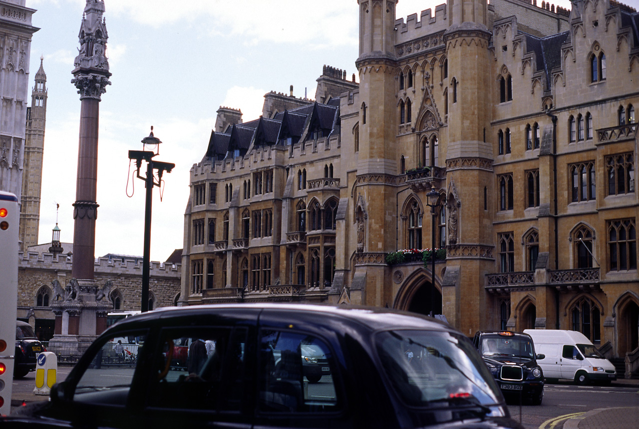 05-08-03, 026, Victoria St, Westminster, London, UK