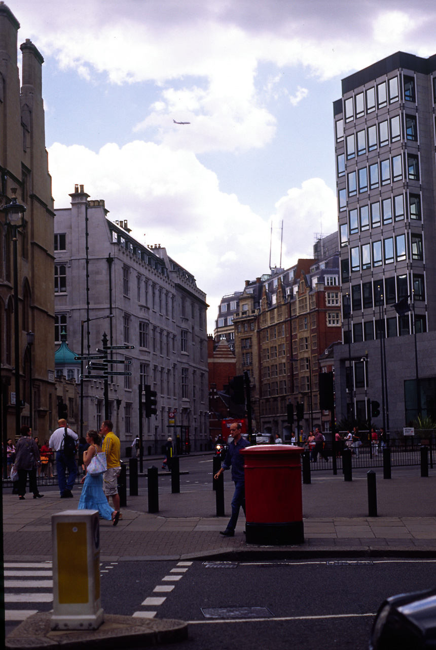 05-08-03, 028, London Streets London, UK