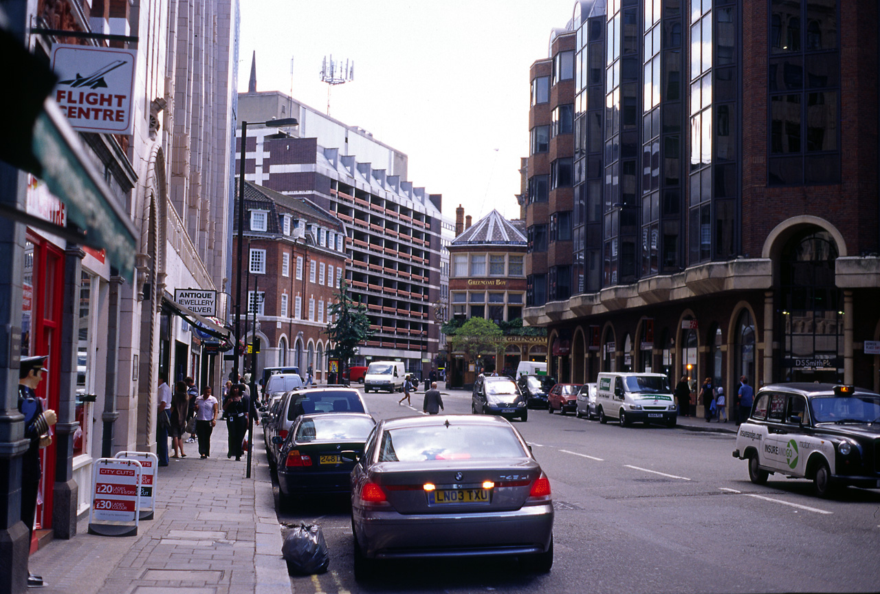 05-08-03, 032, Streets in London, UK