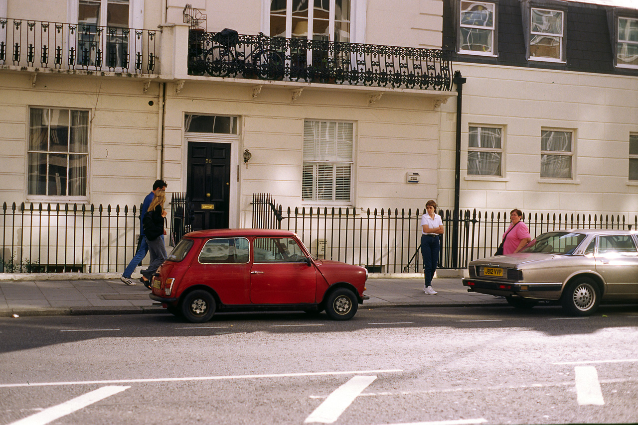 05-08-03, 042, Car with Linda and Janice, London, UK