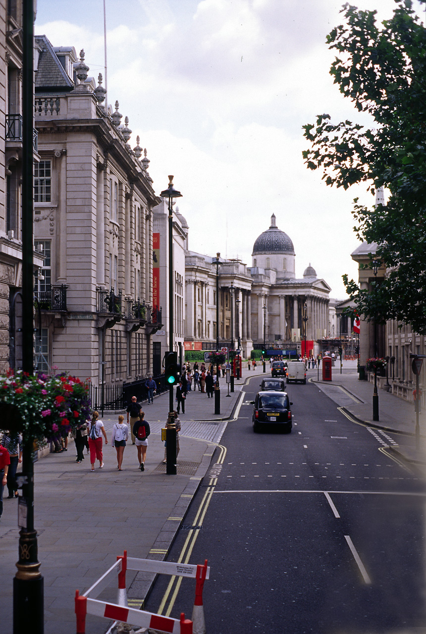 05-08-04, 051, Street  before Trafalgar Square London, UK