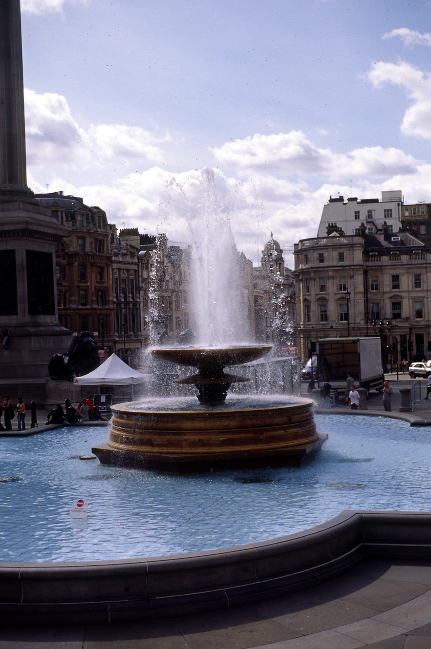 05-08-04, 055, Trafalgar Square  London, UK