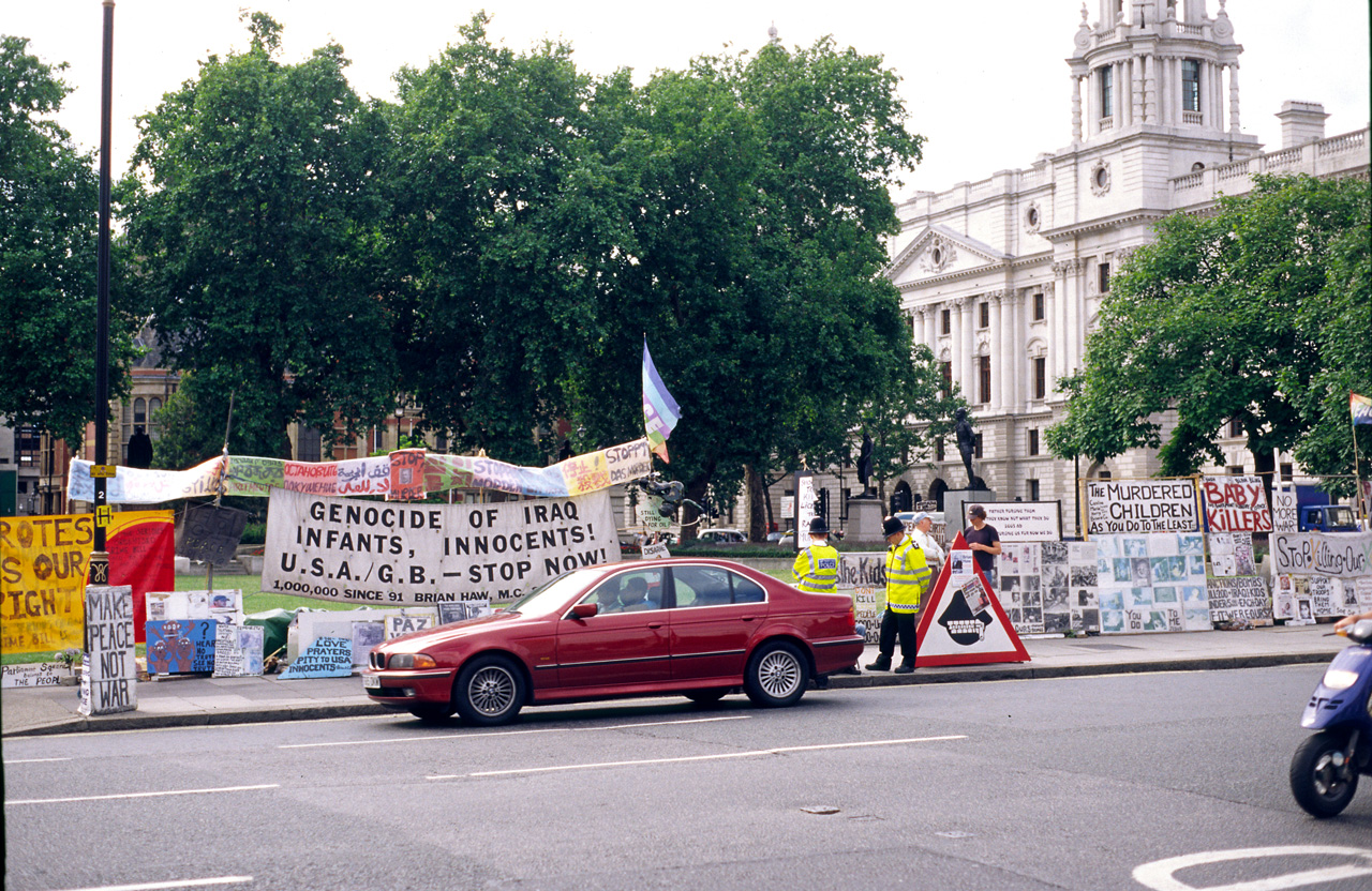 05-08-04, 089, Protesters across from the Parliment Building, London, UK