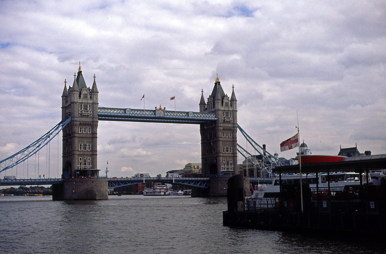 05-08-04, 109, Tower Bridge, London, UK