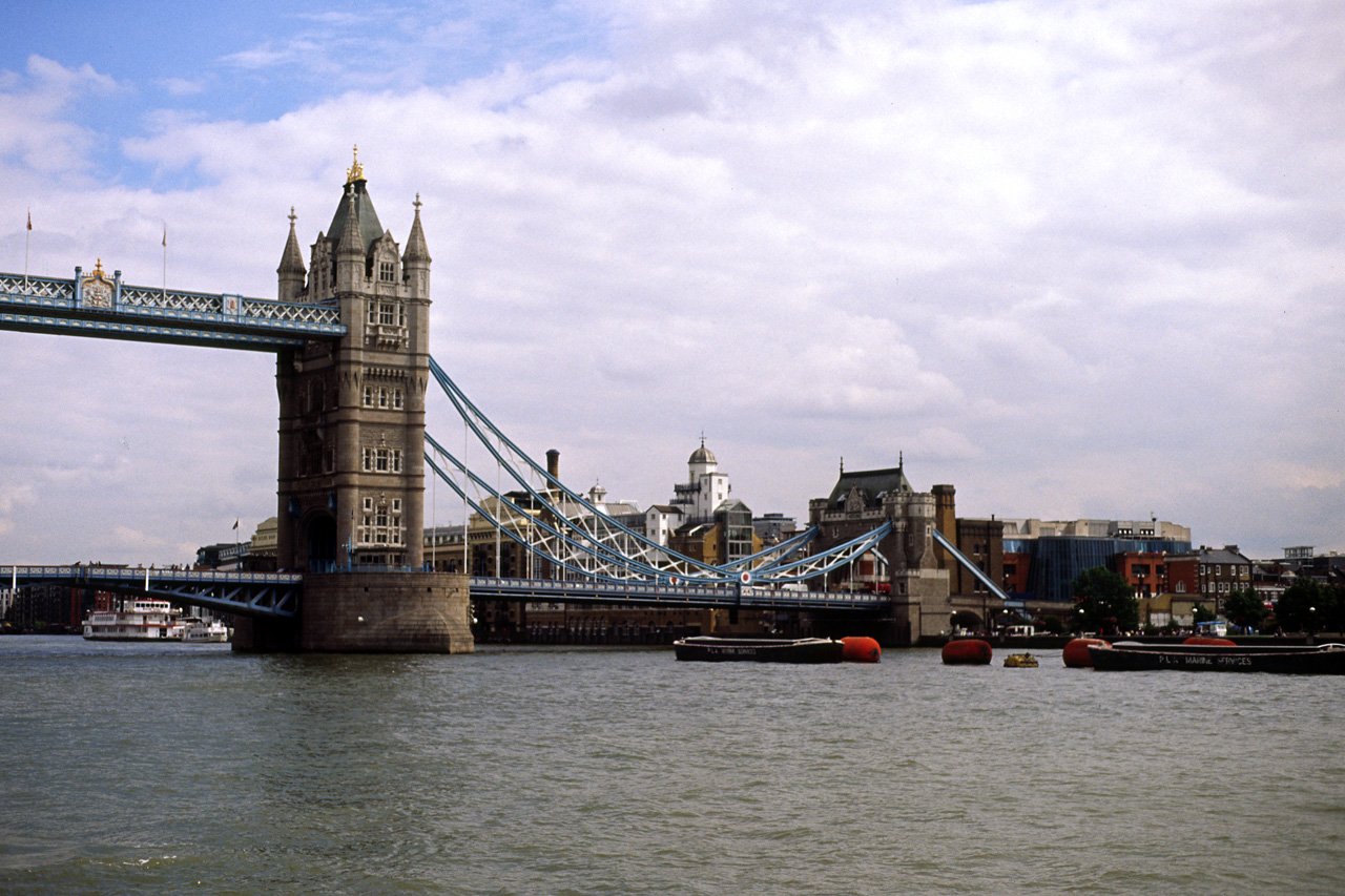 05-08-04, 111, Tower Bridge, London, UK