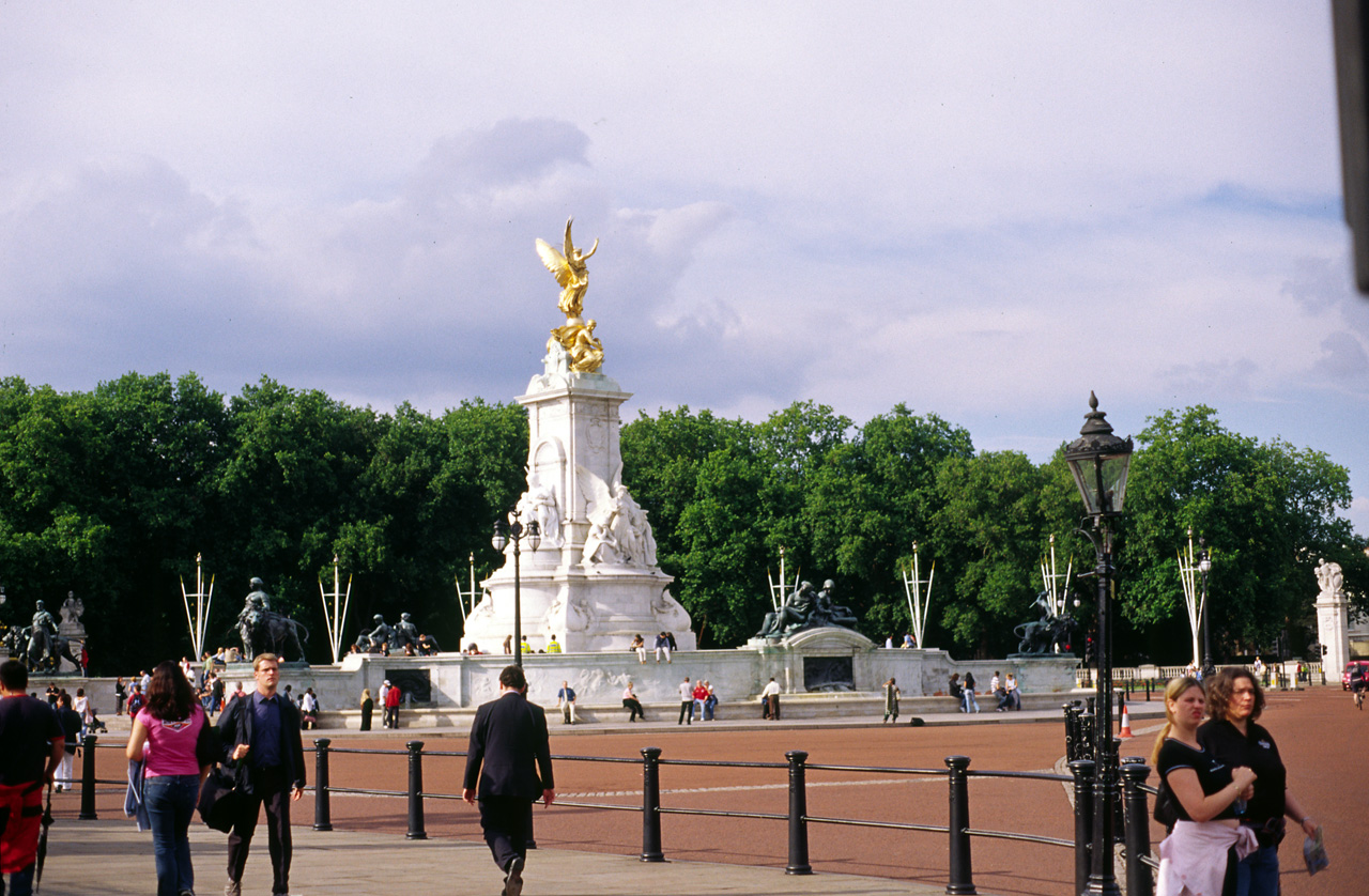 05-08-05, 128, Victoria Memorial, London, UK