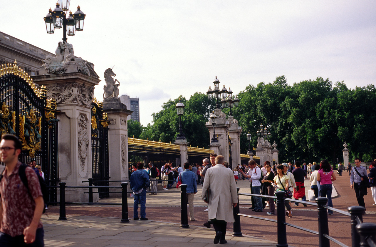 05-08-05, 130, Gate to Buckingham Palace, London, UK