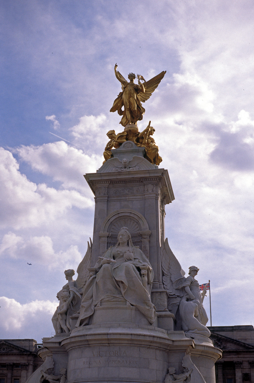 05-08-05, 137, Victoria Memorial, London, UK