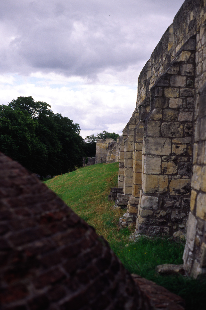 05-08-06, 141, City Wall, York, UK