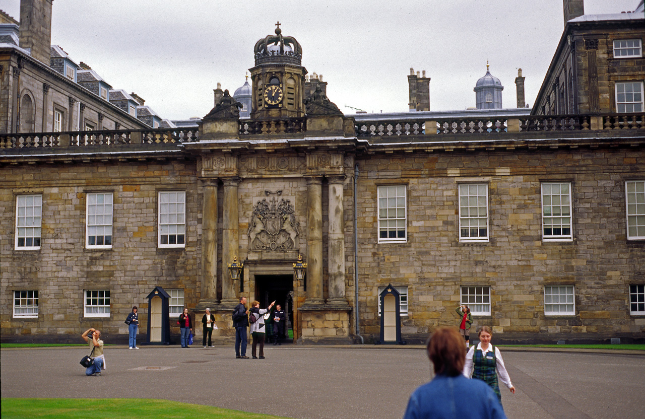 05-08-08, 214, Holyrood House, Edinburgh, Scotland - UK