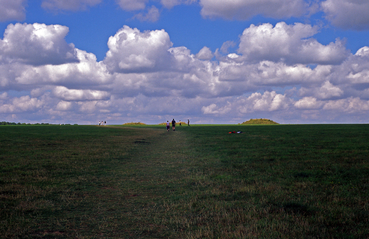 05-08-11, 278, Burial Mounds, Stonehenge, UK