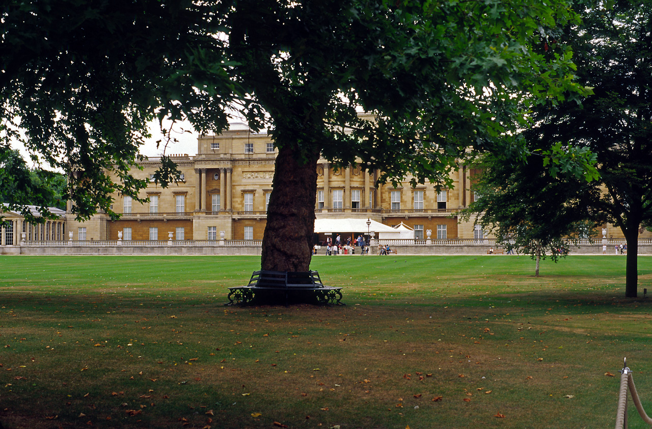 05-08-12, 285, Buckingham Palace, Back of, London, UK