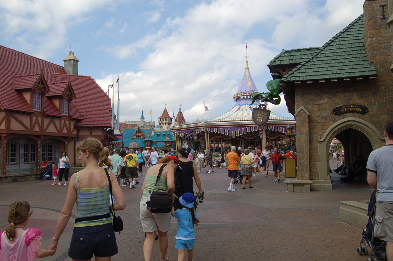 07-02-27, 132, Fantasyland, DisneyWorld, FL