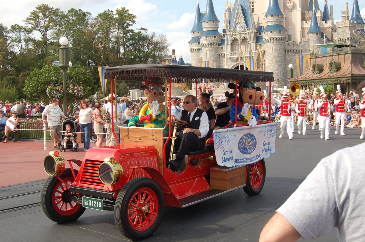 07-02-27, 210, Disney Parade, DisneyWorld, FL