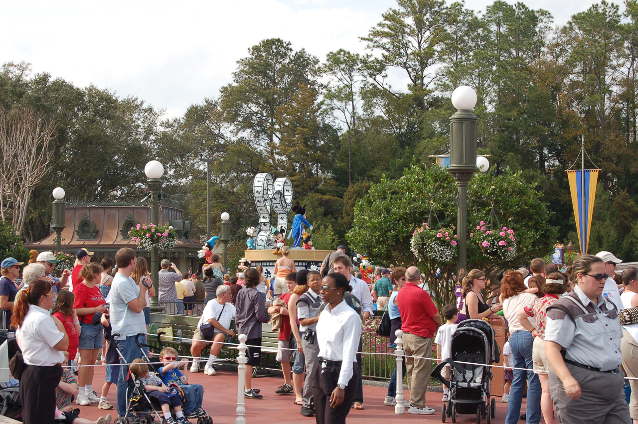 07-02-27, 212, Disney Parade, DisneyWorld, FL