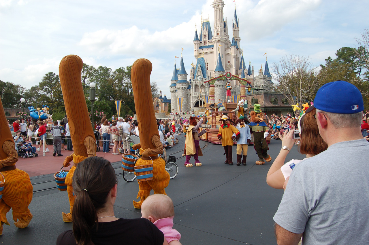 07-02-27, 220, Disney Parade, DisneyWorld, FL